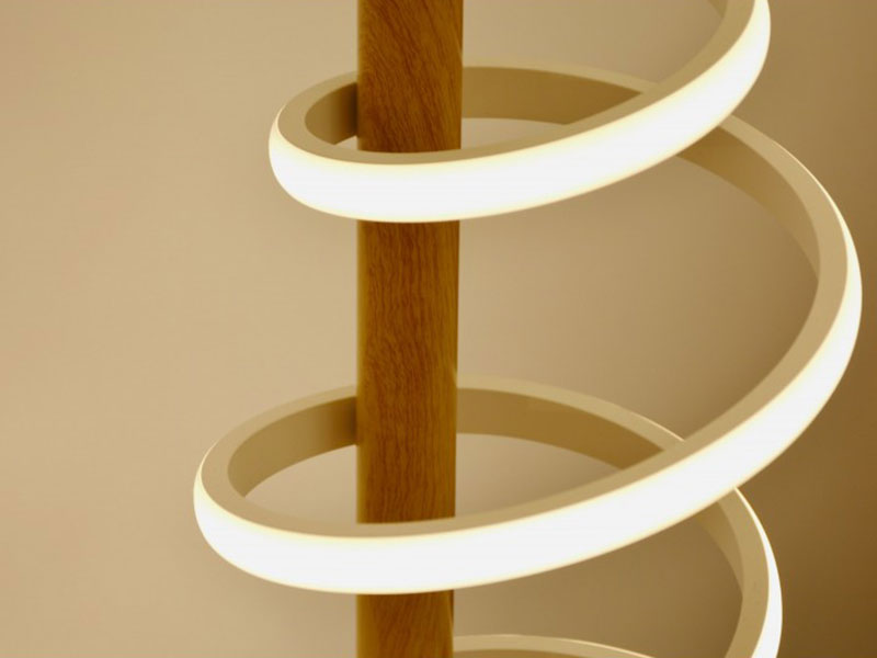 Lampe sur pieds spirale bois